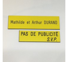 Plaque " PAS DE PUBLICITE - SVP " - Fond jaune, texte gravé noir